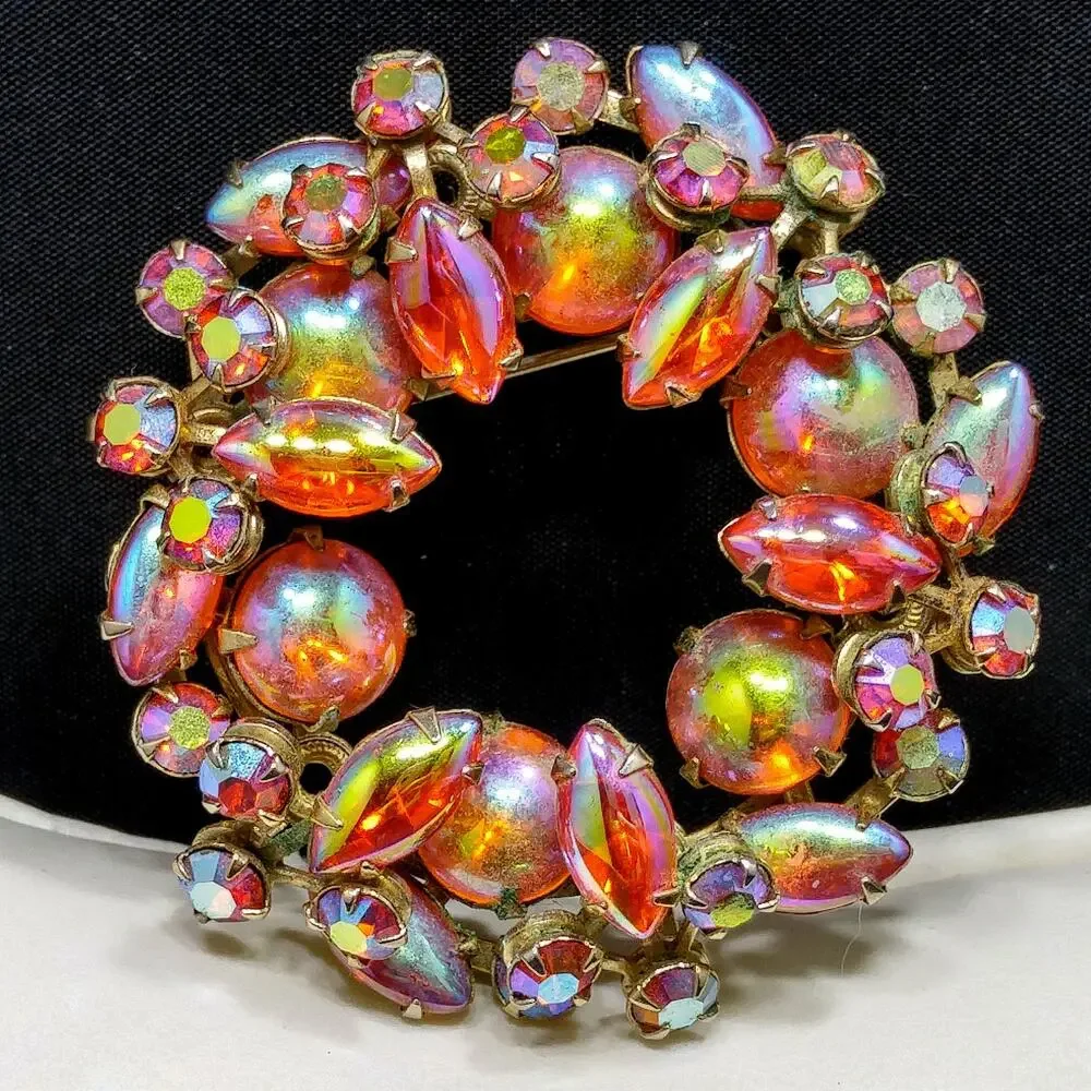 Mid-Century Iridescent Wreath Brooch, Art Glass, 1950s Vintage Jewelry